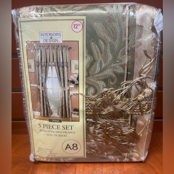 Gold Curtain Set - Picture 1 of 7